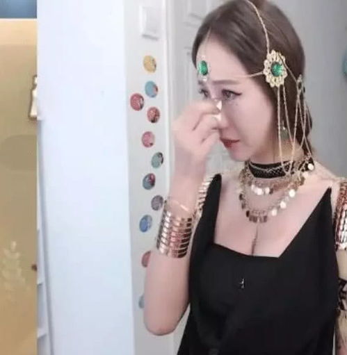 旭旭寶寶不懂憐香惜玉 斗地主打哭女主播，網(wǎng)友求求你做個(gè)人吧